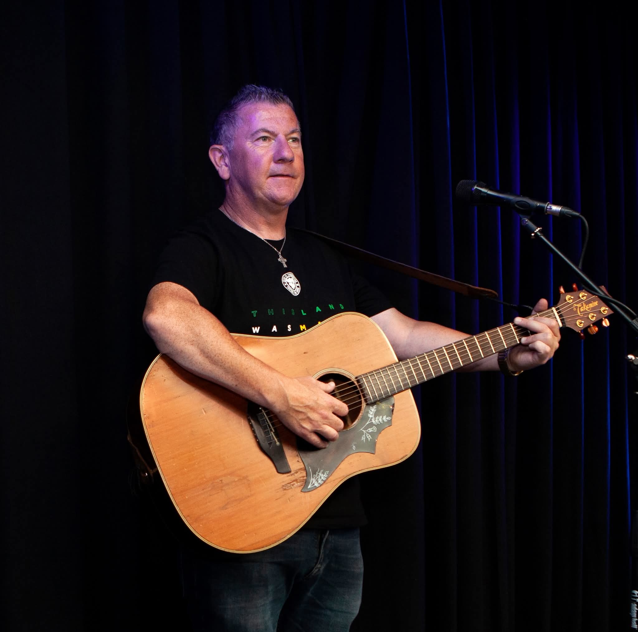 Damien Quinn performing