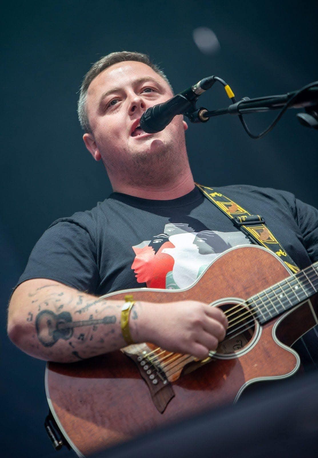 Shea Doolin performing